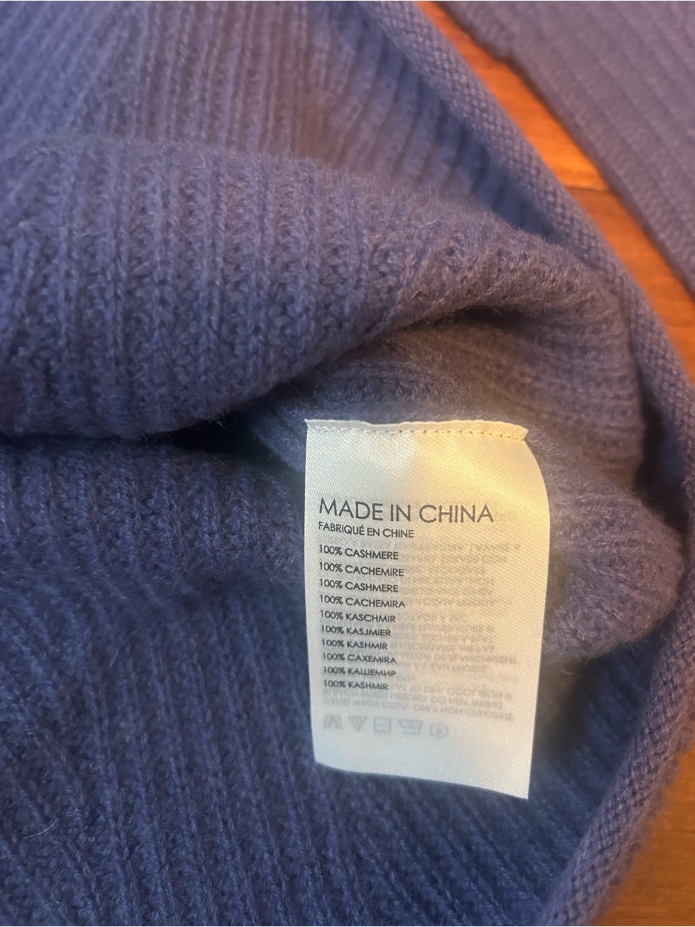 CLUB MONCO Cashmere V-neck sweater - Picture 9 of 9